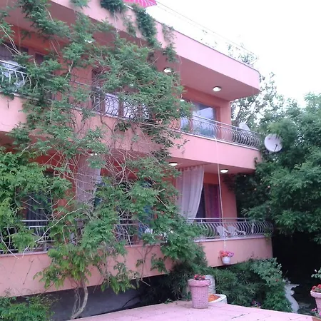 Δωμάτια σε οικογενειακή κατοικία House Sapphire Golden Sands