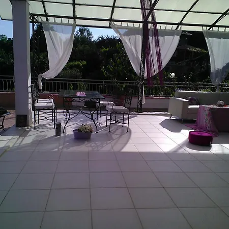 House Sapphire * Golden Sands
